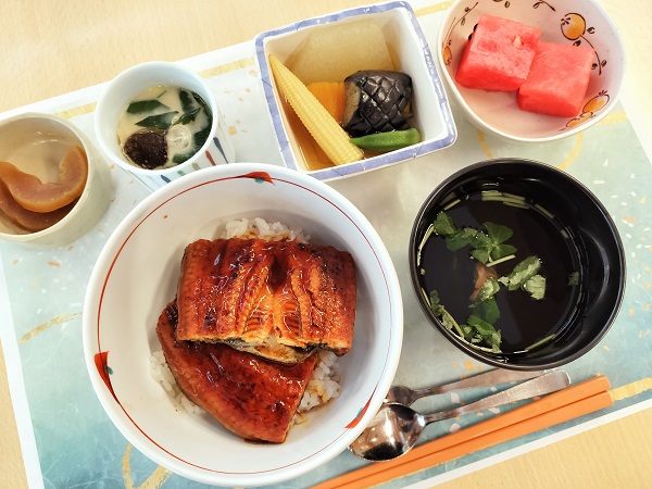 7月18日夕食　土用の丑の日「うな丼」‼    
